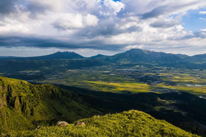 大觀峰展望台眺望阿蘇五岳與卡爾德拉田園全景