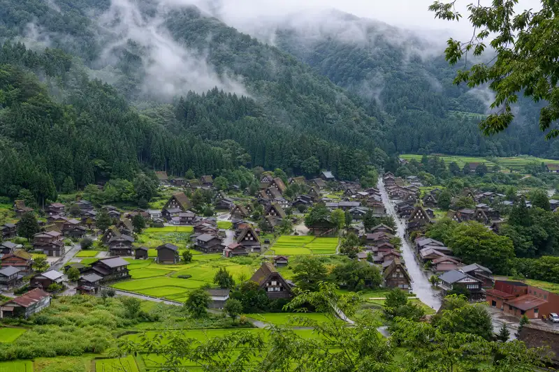 白川鄉合掌村與展望台全景