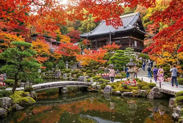 勝尾寺楓紅環繞的本堂與放生池，大阪京都一日包車行程起點